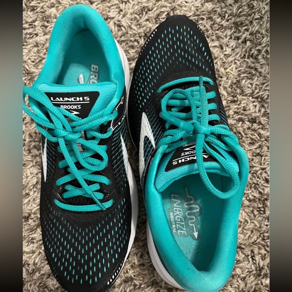 used, like new Brooks Launch 5 shoes
Some wear
Size: 9.5